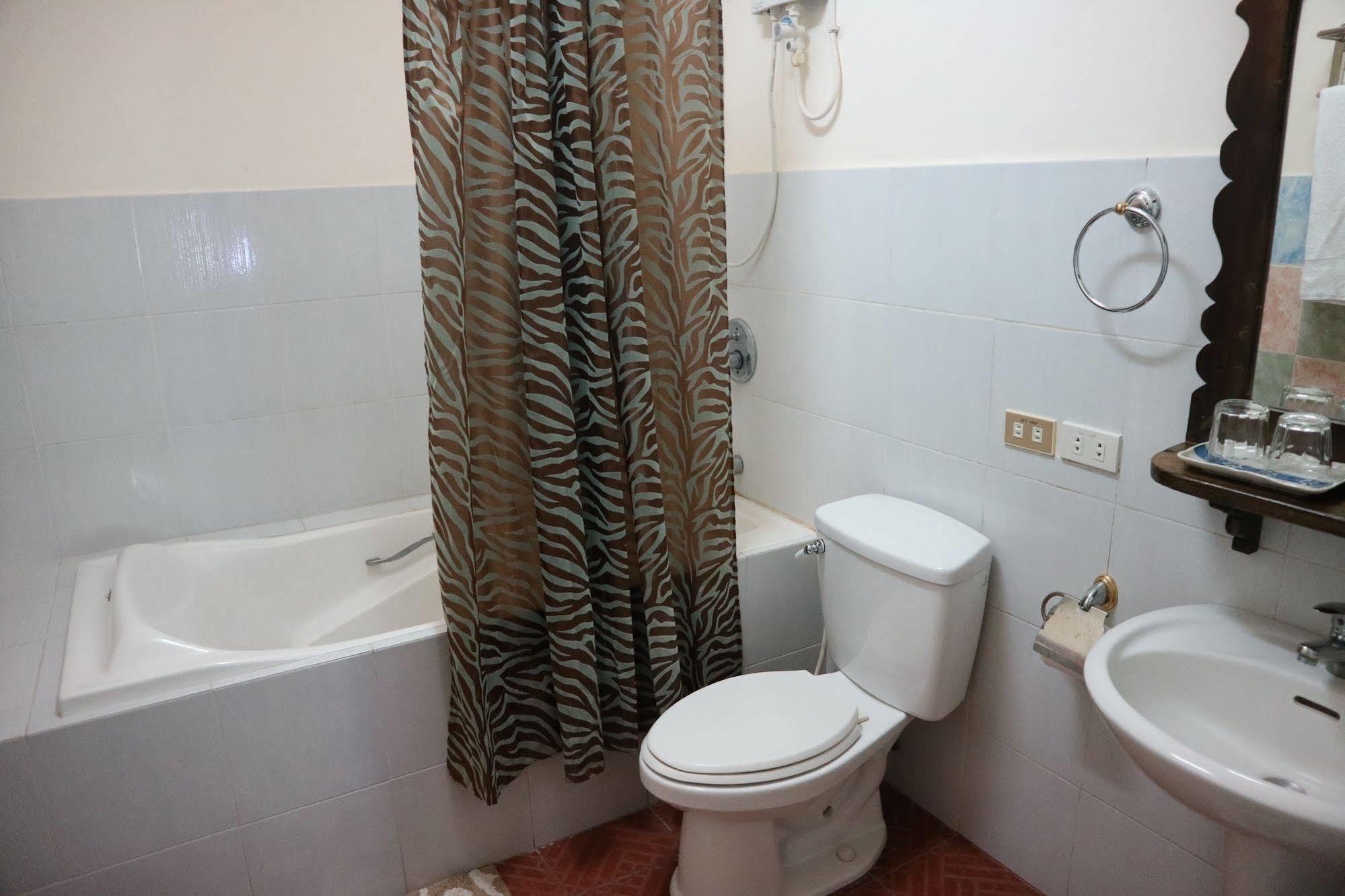 Casa La Granja Hotel Iloilo City Kültér fotó