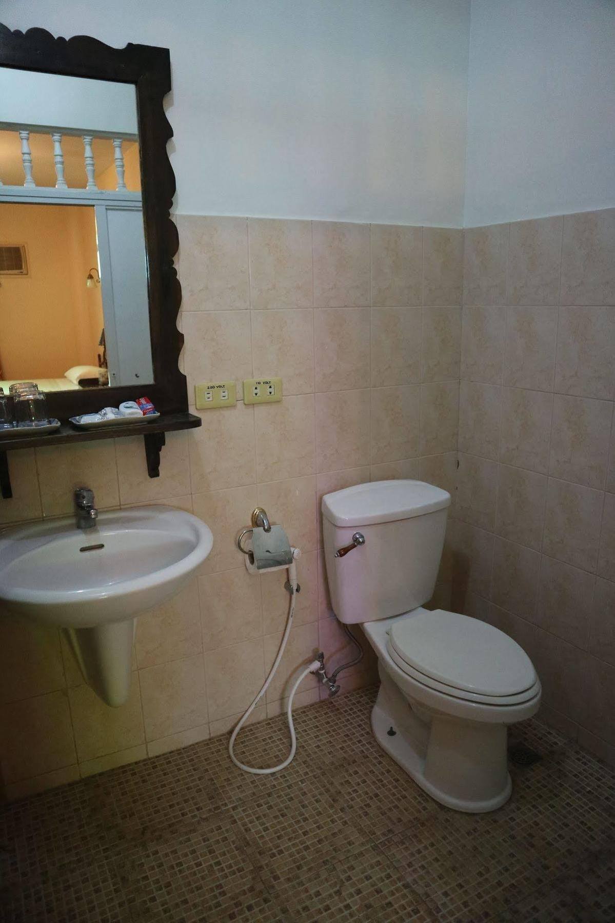 Casa La Granja Hotel Iloilo City Kültér fotó