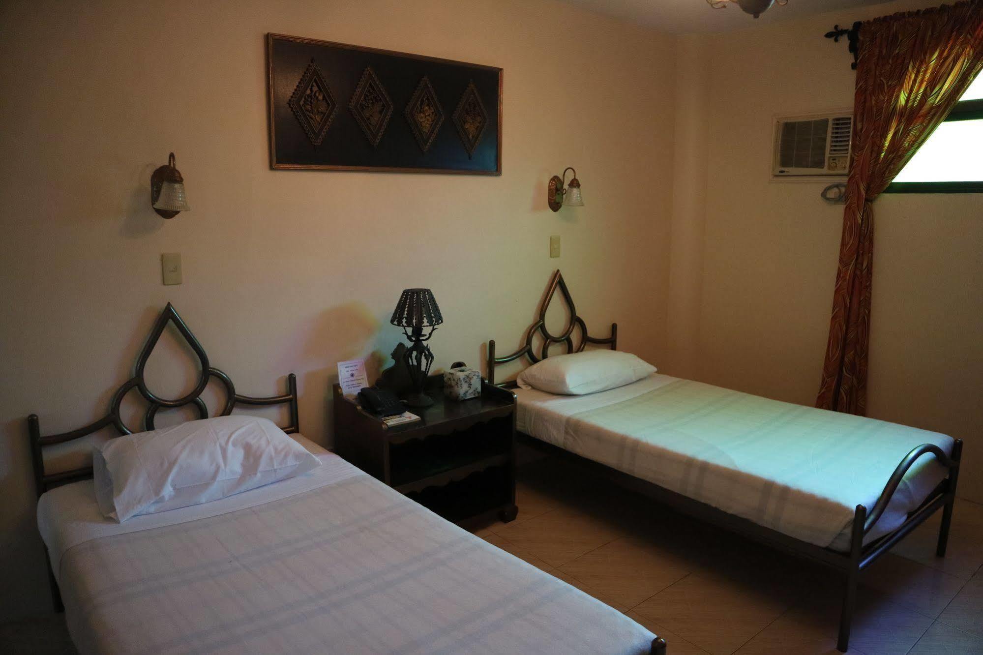 Casa La Granja Hotel Iloilo City Kültér fotó