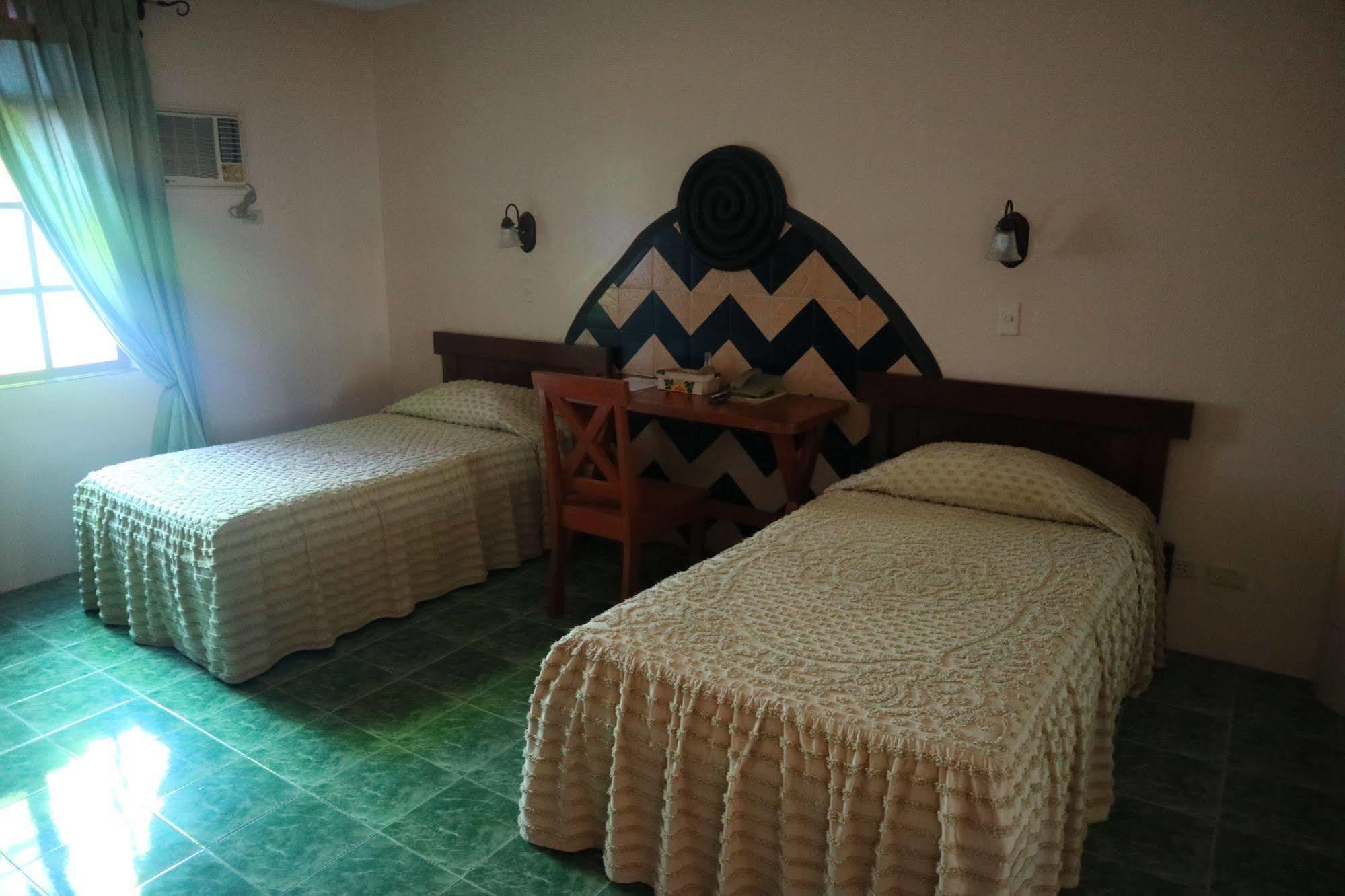 Casa La Granja Hotel Iloilo City Kültér fotó