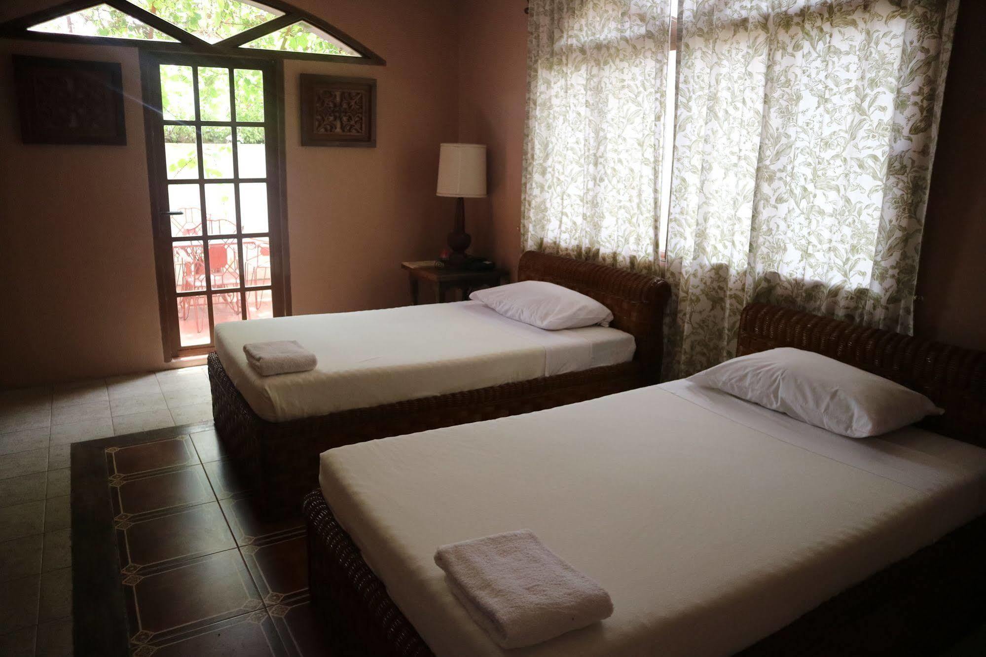 Casa La Granja Hotel Iloilo City Kültér fotó